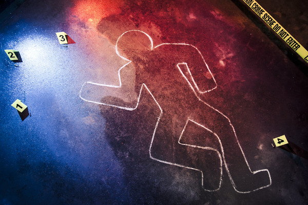Contorno corporal de giz simbolizando uma cena de crime para representar a ideia de violência.