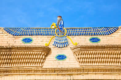 Imagem representando Ormuzd em templo no Irã